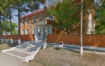 Învățător, acuzat că ar fi lovit cu bățul peste mâini un elev, pentru că nu știa tabla înmulțirii