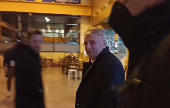 Bode, înfruntat de un protestatar în Aeroportul din Cluj