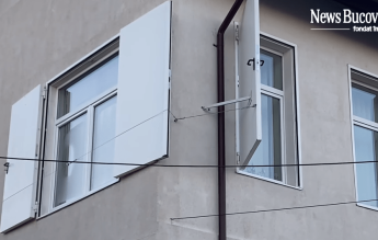 Violeta Alexandru: În geamurile școlii din Țibeni sunt niște uși. Cu chei pe ambele părți, cu clanțe pe ambele părți