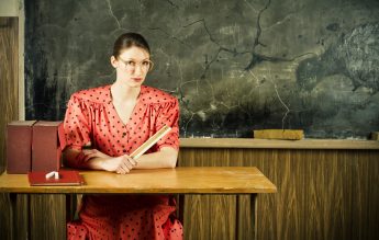 Profesorii cu ton sever îi inspiră pe copii mai puțin decât cei care se adresează blând – Studiu