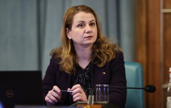 Schimbarea denumirii în burse de studiu sau de progres, variantă avansată de Deca pentru bursele de merit acordate pentru medii sub 5