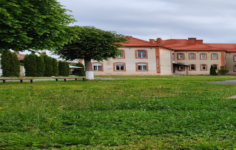 Cluj: Elevii unui liceu cumpără mâncare de la firma de catering a directoarei