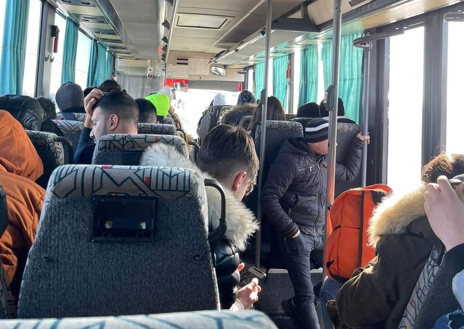 planter Polite Pigment Silvia Dinică (USR), după ce a călătorit cu un autobuz folosit de elevi în  Ialomița: Transportul către școală nu este gratuit - Educatie Privata