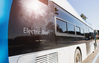Ministerul Educaţiei vrea să cumpere microbuze electrice pentru elevi