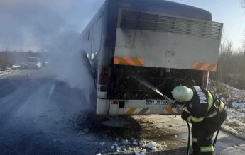 Incendiu la un autobuz în care se aflau 20 de elevi