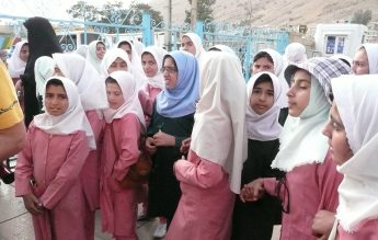 Sute de eleve, otrăvite în Iran, pentru a forța închiderea școlilor de fete