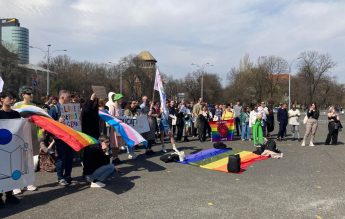 „România educată, nu discriminată” – Protest cu sute de participanți, în fața Guvernului