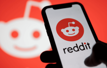 O absolventă UBB caută pe Reddit presupuse victime ale abuzurilor unui fost profesor