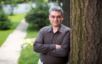 Teodor Baconschi: Manualele de religie să fie mai atractive, dar nu să-l vezi pe Iisus pe trotinetă