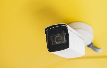 OFICIAL Școlile pot instala sisteme de supraveghere audio-video în interior. Procedura a fost publicată