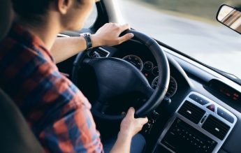 Prefectul de Buzău: Prea mulţi dintre copiii noştri nu sunt pregătiţi să devină şoferi la 18 ani