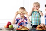 Alimentația copiilor, ca un parc de distracții – sfaturile prof. univ. Răzvan Cherecheș