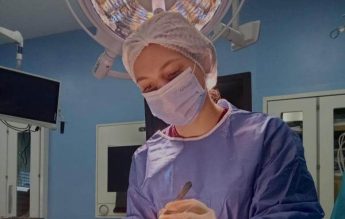 Cazul fericit Georgiana: crescută la un centru social, inclusă într-un program pentru copii supradotați și viitor medic