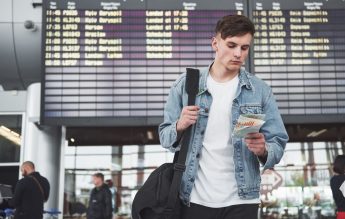 Mai mult de jumătate dintre copii vor să părăsească România