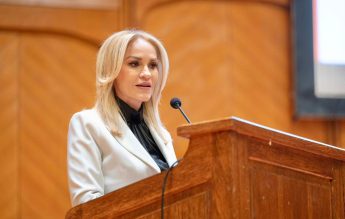 Firea, bucuroasă că în Legile educației au fost incluse amendamente despre ”credința noastră națională”