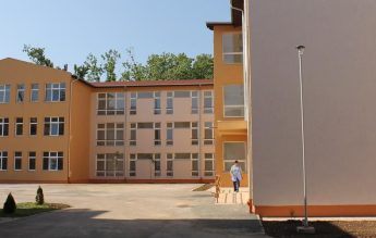 ”Clopoțel” de 10.000 de euro. Un director de liceu le cere elevilor bani ca să-i primească la festivitatea de absolvire (EBihoreanul.ro)
