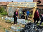 Seră din PET-uri reciclabile, construită la o școală din Țara Făgărașului