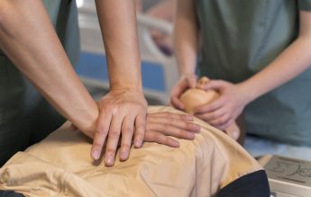 12 ong-uri solicită Ministerului Educației cabinete medicale școlare şi cursuri de prim-ajutor