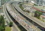 ”Autostrada Demnității”. Imaginea impresionantă a protestului de astăzi, într-o fotografie și în cuvintele scriitorului Radu Vancu