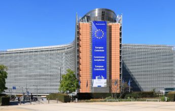 Comisia Europeană lansează un pachet educațional pentru licee