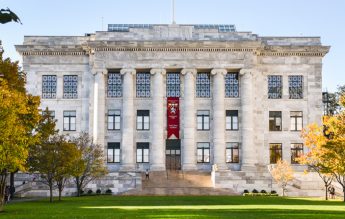 Zeci de organizații studențești de la Harvard învinovățesc Israelul pentru violențele în desfășurare