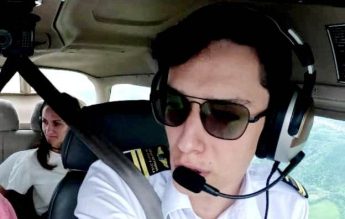 Zborul către maturitate. La 18 ani, elevul Eric a fost pilot de avion pentru profesoara sa