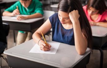Burse de merit pentru zeci de elevi cu media sub 5 la Ev. Națională sau care nu au dat examenul, în Botoșani
