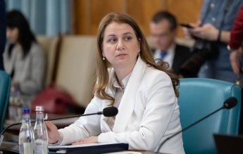 Ligia Deca: Îi citesc copilului meu în fiecare seară