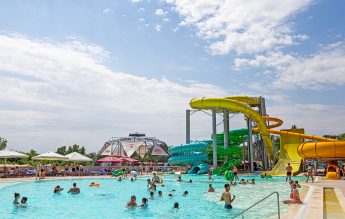 ”Dosarul cu șină”, la ștrand. O promoție, valabilă doar cu certificatul de naștere sau cuponul de pensie
