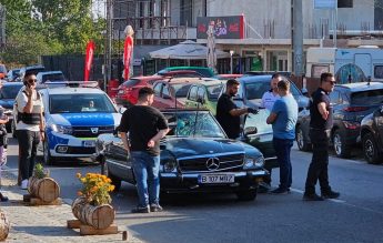 O mașină, condusă de un șofer drogat, a intrat într-un grup de 8 tineri pe litoral. Două victime au decedat pe loc