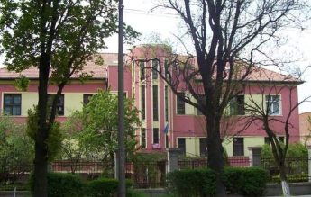 O educatoare a trimis acasă un copil de 3 ani, din cauza comportamentului