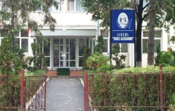 Directorul unui Colegiu Național, prins de Poliție când lua mită pentru transferul unui elev