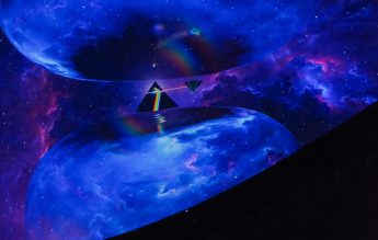 Spectacol dedicat Pink Floyd la Planetariul Brașov, pentru a celebra 50 de ani de la „The Dark Side of the Moon”