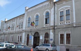 Un profesor pensionat, fost inspector școlar general, a dat în judecată ISJ Bihor pentru că nu i-a prelungit contractul de muncă