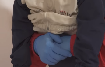 Un elev s-a înecat cu o bomboană. Părinte: Profesoara a întrebat la ce număr se sună la ambulanță