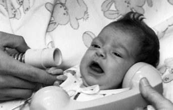 26 octombrie 1984: Inima unei femele de babuin este transplantată unui bebeluș