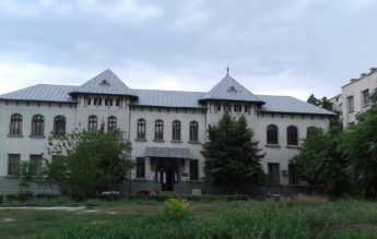 O profesoară de română a mers beată la școală