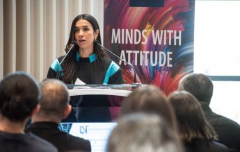 Nadia Murad, laureată a Premiului Nobel: Scrieţi politicienilor şi bateţi la uşile lor!