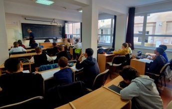 Elevii clujeni sunt pregătiți pentru olimpiadele de matematică și informatică de profesori de la UBB