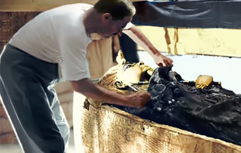4 noiembrie 1922: A fost descoperit mormântul faraonului TUTANKHAMON