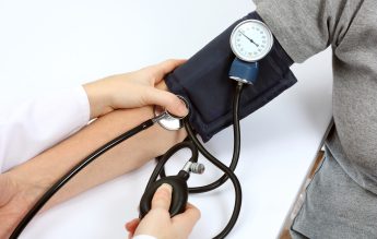 Doi directori de școală, soț și soție, s-au îmbolnăvit subit după ce au aflat că ISJ va face un control – presa locală
