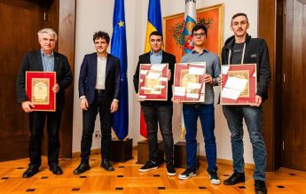 Luminile de Crăciun din București vor fi aprinse de trei olimpici la matematică
