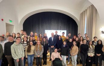 Laptop, cazare și masă gratuite la Univ. Transilvania din Brașov, pentru șefii de promoție și elevii cu 10 la BAC