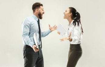 Un scandal din cancelarie s-a încheiat cu internarea unei profesoare  la Psihiatrie
