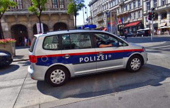 Un elev român, plecat în excursie cu clasa în Austria, a fost găsit mort în fața hotelului