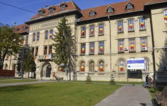 Manele cu tentă sexuală la un bal al bobocilor din Craiova