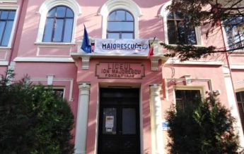 Violența împotriva profesorilor, promovată de cântăreții invitați la o petrecere după Balul Bobocilor