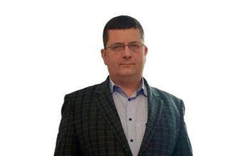 Directorul de liceu trimis în judecată pentru o șpagă de 300 de euro rămâne în funcție
