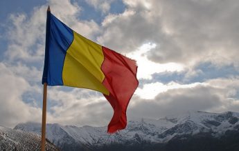 Ponderea românilor care arborează tricolorul de Ziua Naţională a crescut cu 23% în ultimul deceniu – sondaj INSCOP