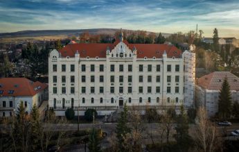 Recomandări pentru părinții ai căror copii învață în școli aflate în clădiri istorice, publicate de FePAL. Organizația cere demisia ministrului Educației